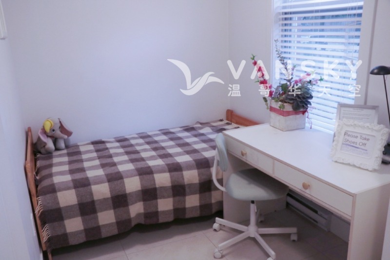 230404131909_first floor den or use as 3rd bedroom.jpg